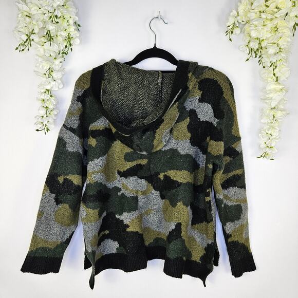 Rock & Republic Green Camo Hoodie Sweater LaceUp V-Neck Fall Grunge Sleeze Large - Picture 2 of 8